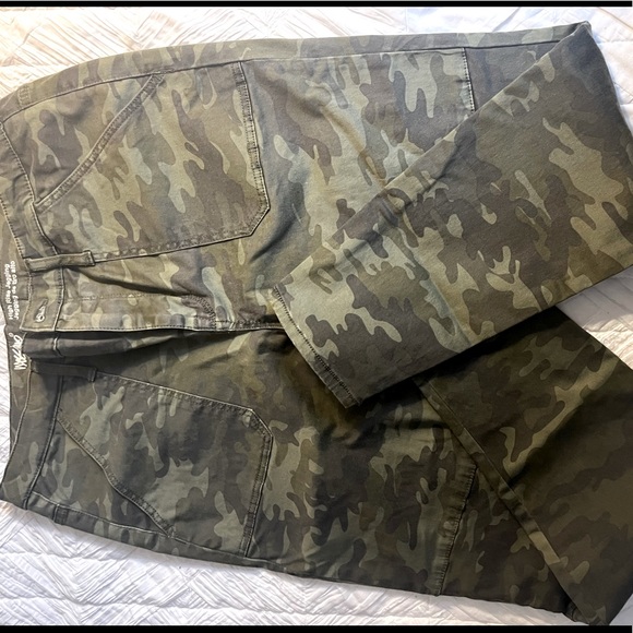 Women’s Camouflage Pants - Picture 3 of 8